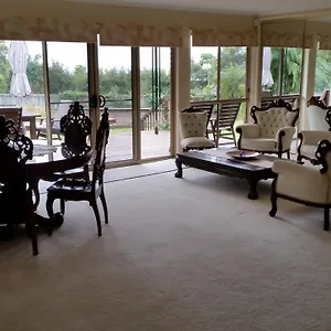 https://hilltop-hideaway.hotelssunshinecoast.net