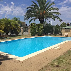 https://platinum-motel.hotelsperth.org